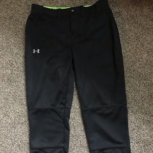 Women’s Under Armour softball pants :Black